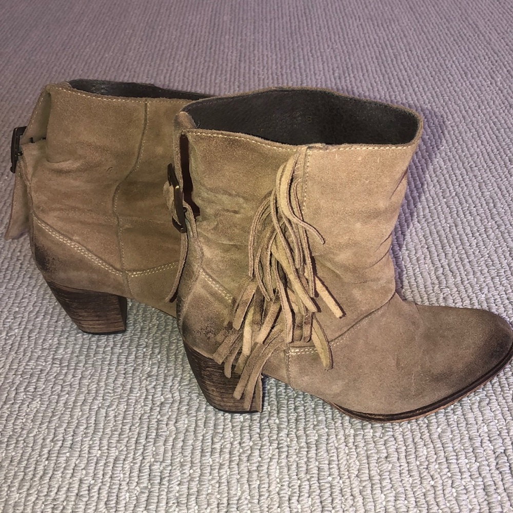 Steve Madden Tan Fringe Bootie size 7